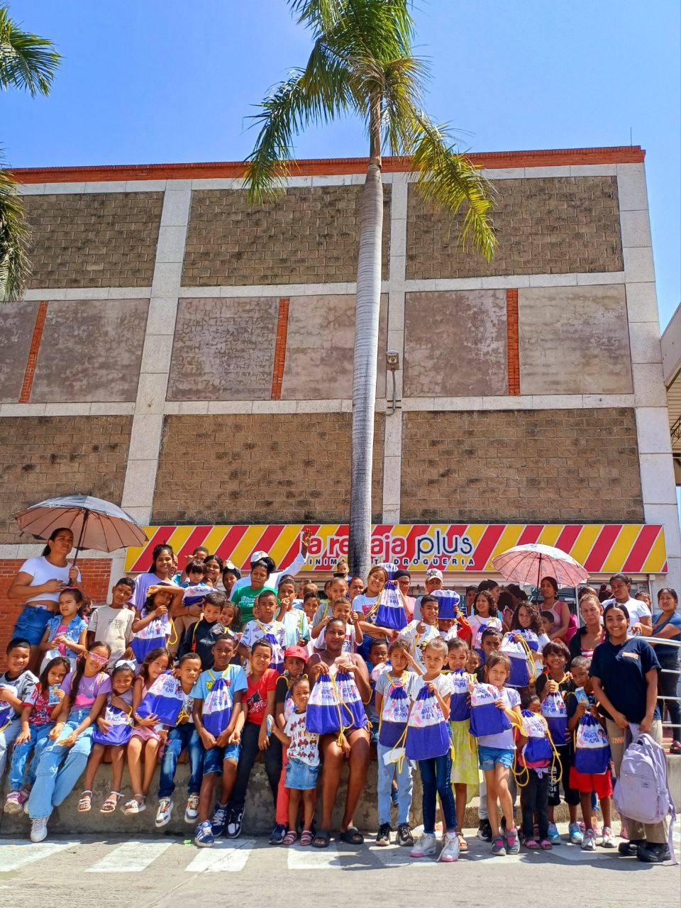 Entrega de Kits Escolares y Presentación de Proyecto de Intervención Psicosocial en Las Malvinas en la ciudad de Barranquilla